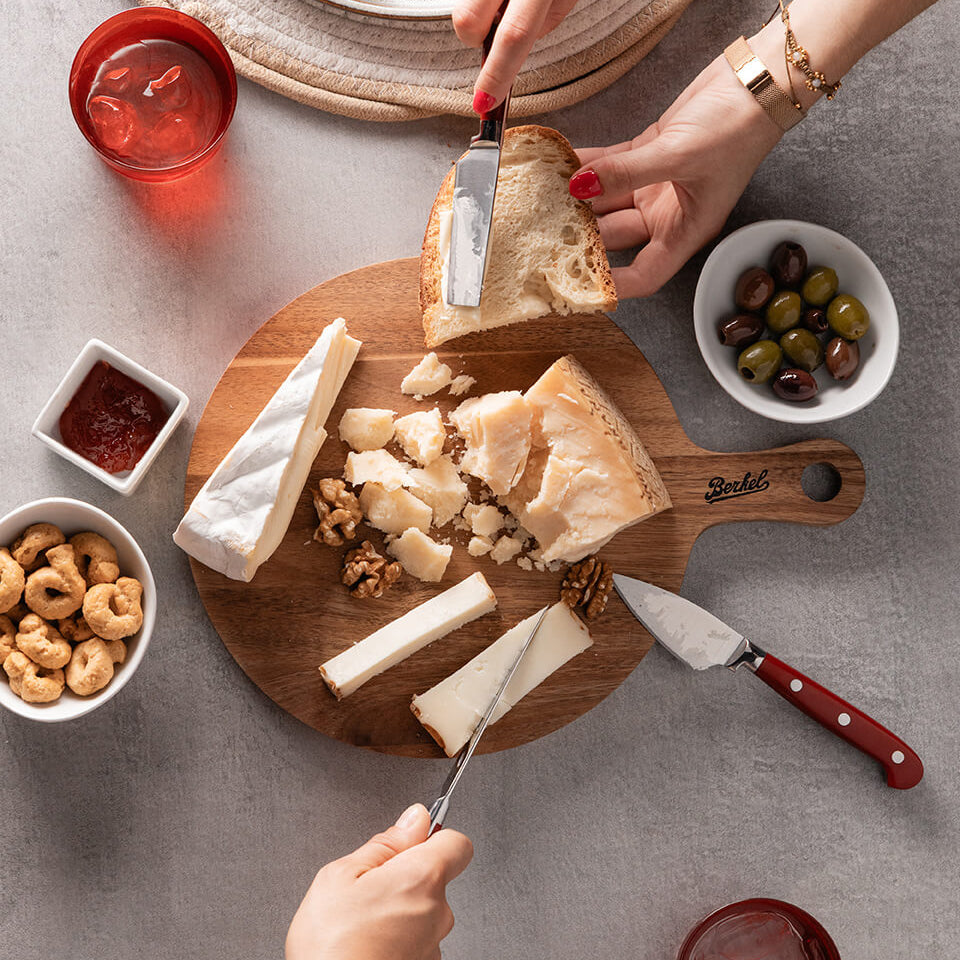 Berkel Acacia Cheeseboard Set with Cheese Knives